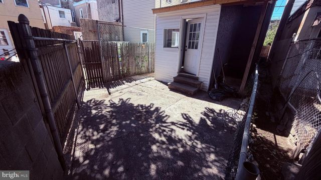 2213 E THOMPSON ST, Philadelphia, PA 19125