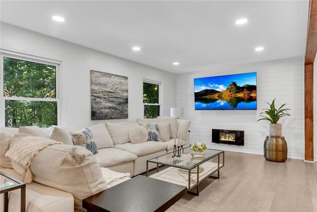 706 Ketchem Drive, Marietta, GA 30066