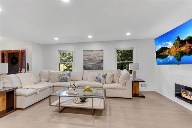 706 Ketchem Drive, Marietta, GA 30066