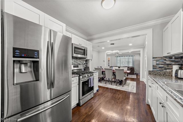 560 Elmwood Road, Bay Village, OH 44140