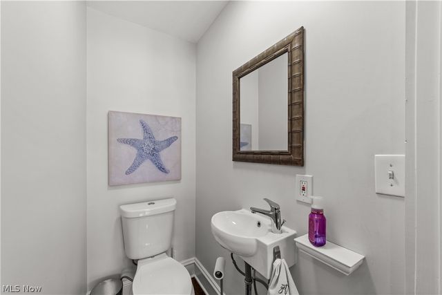 560 Elmwood Road, Bay Village, OH 44140