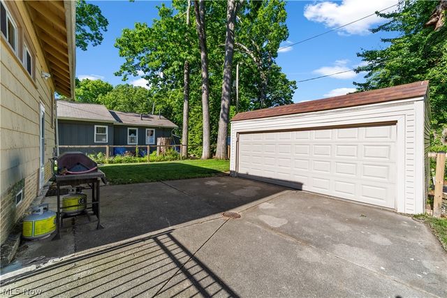 560 Elmwood Road, Bay Village, OH 44140