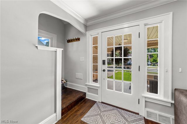 560 Elmwood Road, Bay Village, OH 44140