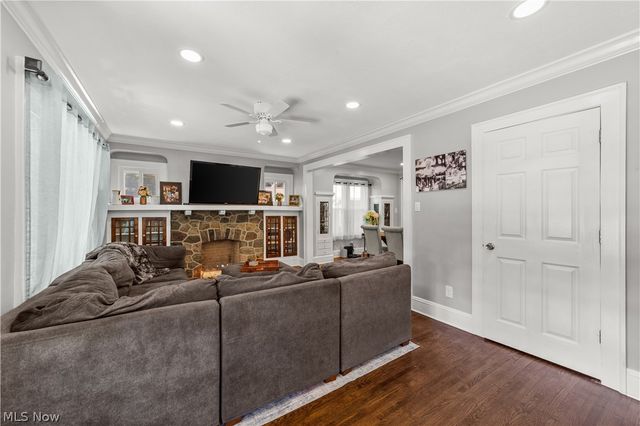 560 Elmwood Road, Bay Village, OH 44140