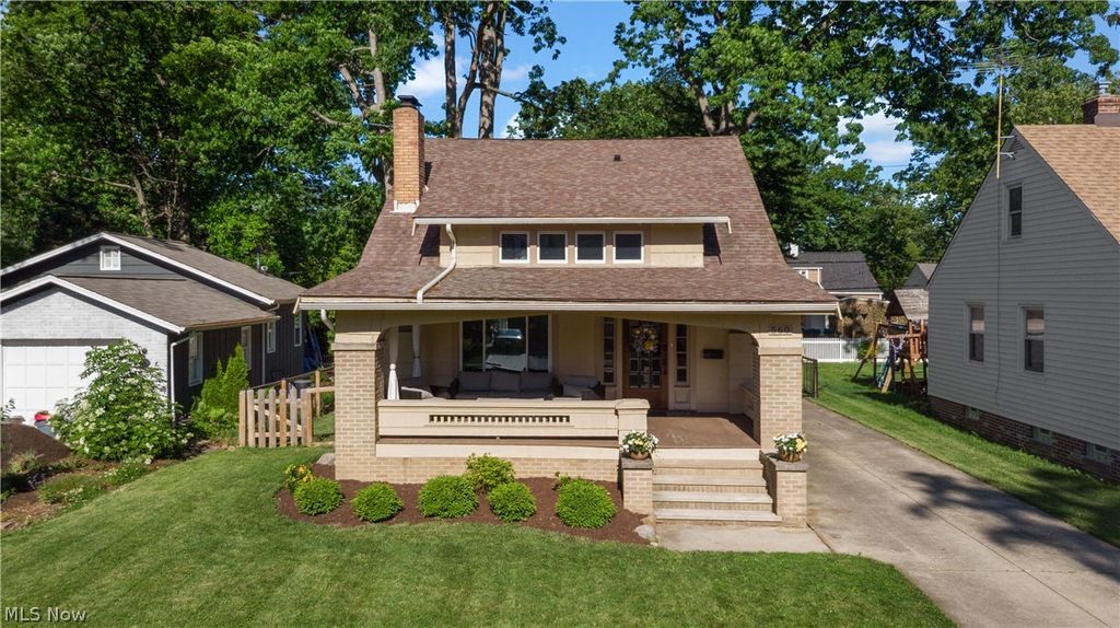 560 Elmwood Road, Bay Village, OH 44140