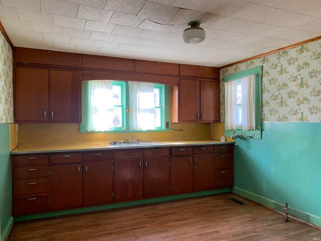 1208 N Jefferson Street, Hartford City, IN 47348