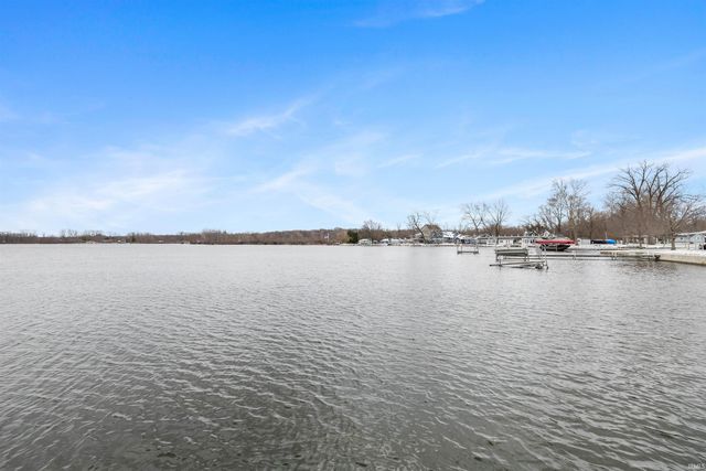 42 EMS B63 Lane, Warsaw, IN 46582