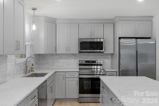 409 Robinson Avenue, Matthews, NC 28104