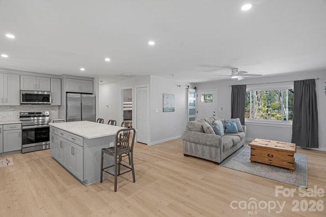 409 Robinson Avenue, Matthews, NC 28104