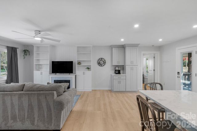 409 Robinson Avenue, Matthews, NC 28104