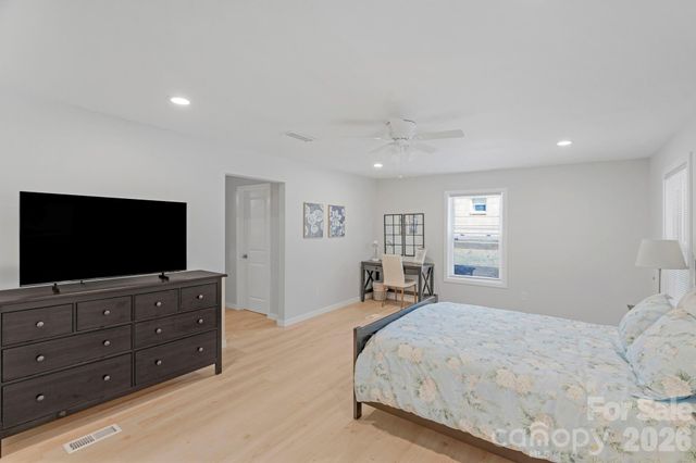 409 Robinson Avenue, Matthews, NC 28104