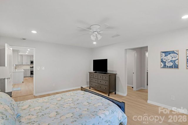 409 Robinson Avenue, Matthews, NC 28104