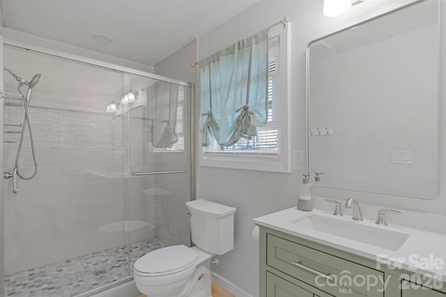 409 Robinson Avenue, Matthews, NC 28104