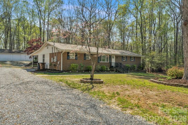 409 Robinson Avenue, Matthews, NC 28104