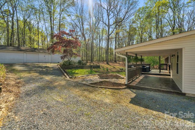 409 Robinson Avenue, Matthews, NC 28104