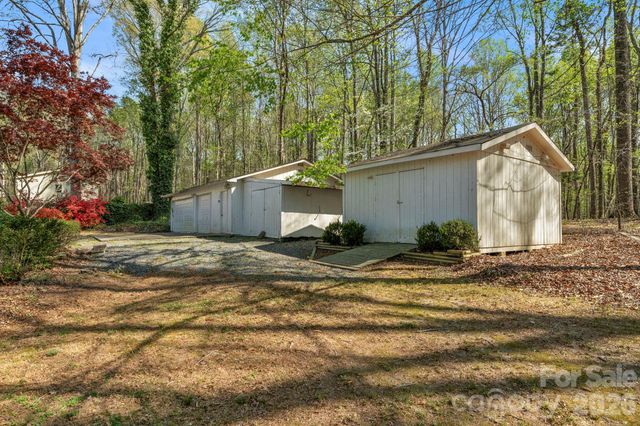 409 Robinson Avenue, Matthews, NC 28104