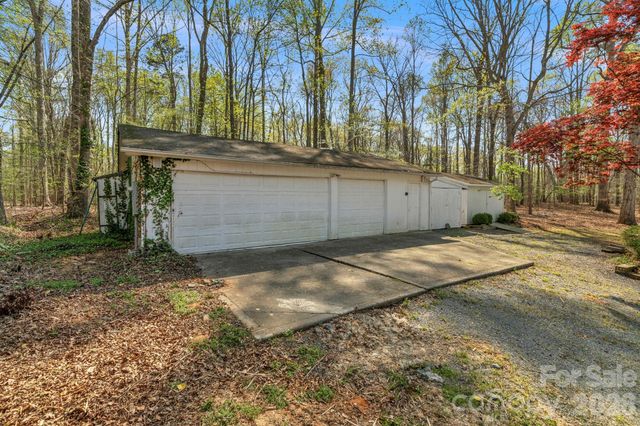 409 Robinson Avenue, Matthews, NC 28104
