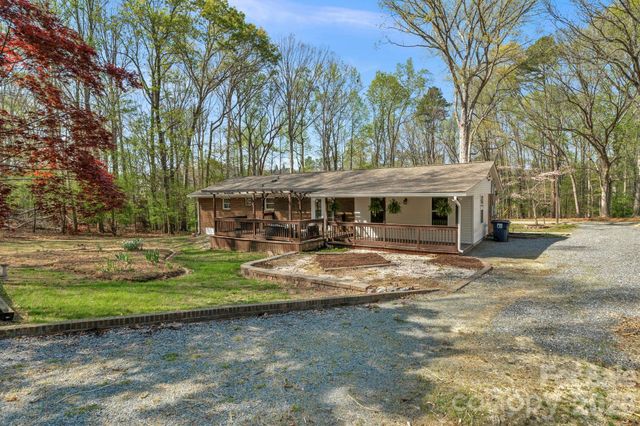 409 Robinson Avenue, Matthews, NC 28104