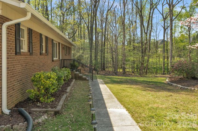 409 Robinson Avenue, Matthews, NC 28104
