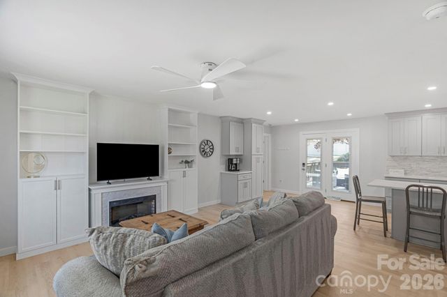 409 Robinson Avenue, Matthews, NC 28104