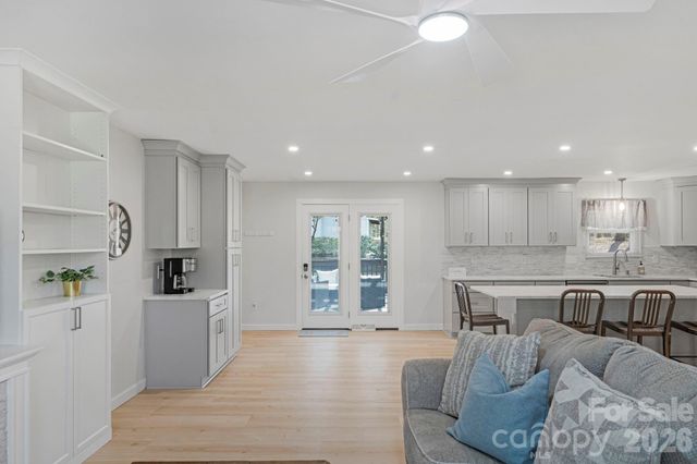 409 Robinson Avenue, Matthews, NC 28104