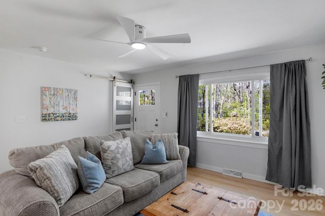 409 Robinson Avenue, Matthews, NC 28104