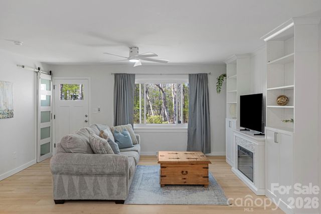 409 Robinson Avenue, Matthews, NC 28104