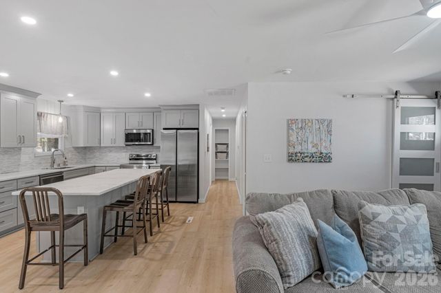 409 Robinson Avenue, Matthews, NC 28104