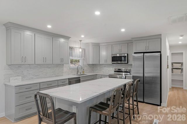 409 Robinson Avenue, Matthews, NC 28104