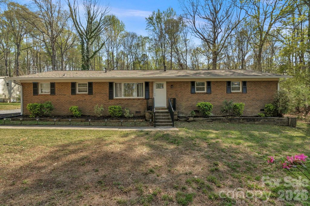 409 Robinson Avenue, Matthews, NC 28104