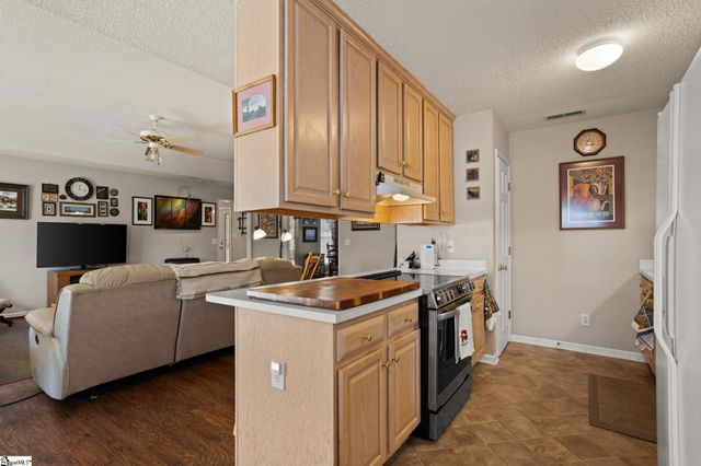 132 Englewood Drive, Inman, SC 29349