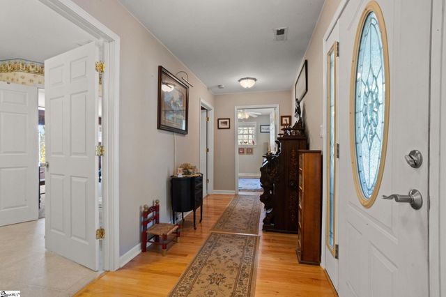 132 Englewood Drive, Inman, SC 29349