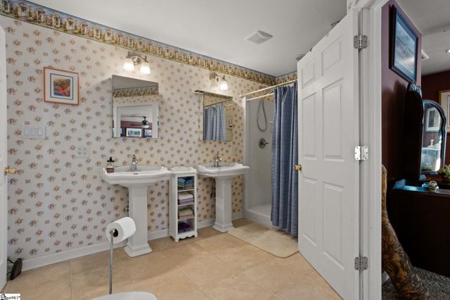 132 Englewood Drive, Inman, SC 29349