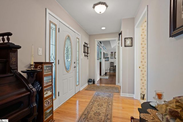 132 Englewood Drive, Inman, SC 29349