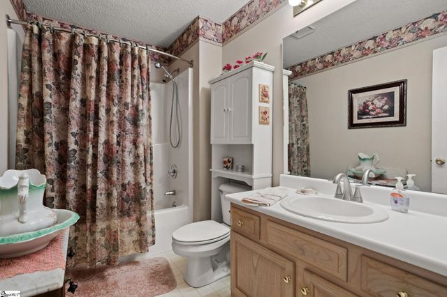 132 Englewood Drive, Inman, SC 29349