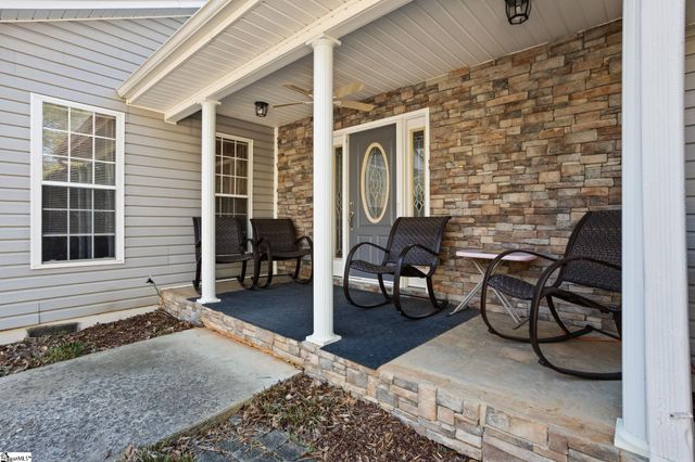 132 Englewood Drive, Inman, SC 29349