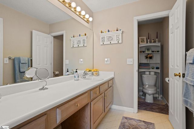 132 Englewood Drive, Inman, SC 29349