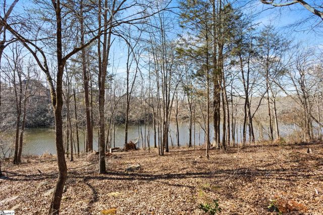 132 Englewood Drive, Inman, SC 29349