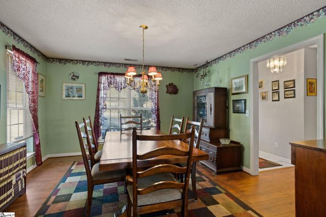 132 Englewood Drive, Inman, SC 29349