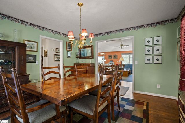 132 Englewood Drive, Inman, SC 29349