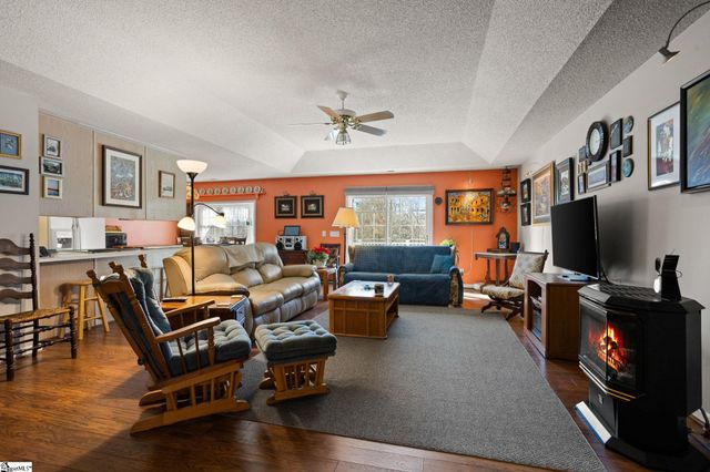 132 Englewood Drive, Inman, SC 29349