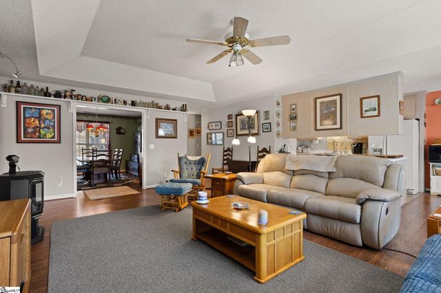 132 Englewood Drive, Inman, SC 29349