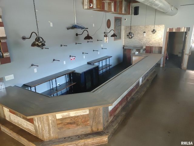 1522 RIVER Drive, Moline, IL 61265