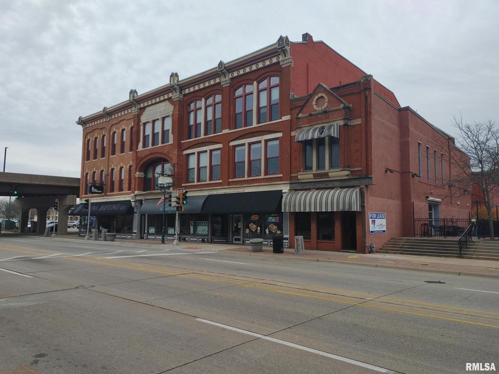 1522 RIVER Drive, Moline, IL 61265