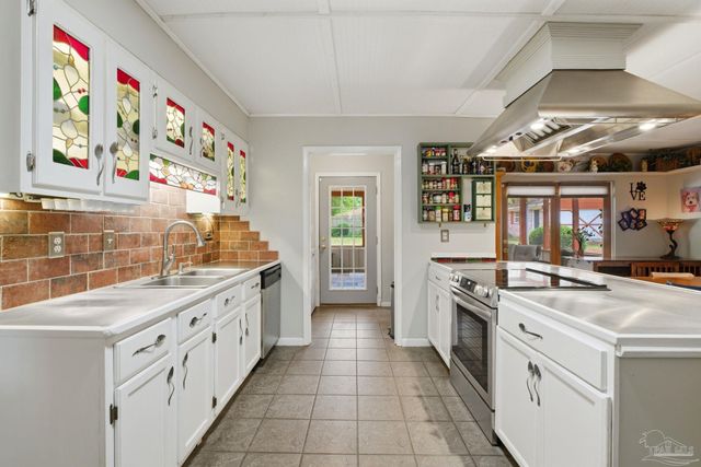 10827 Berryhill Rd, Pensacola, FL 32506