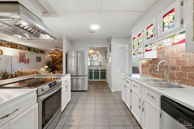 10827 Berryhill Rd, Pensacola, FL 32506