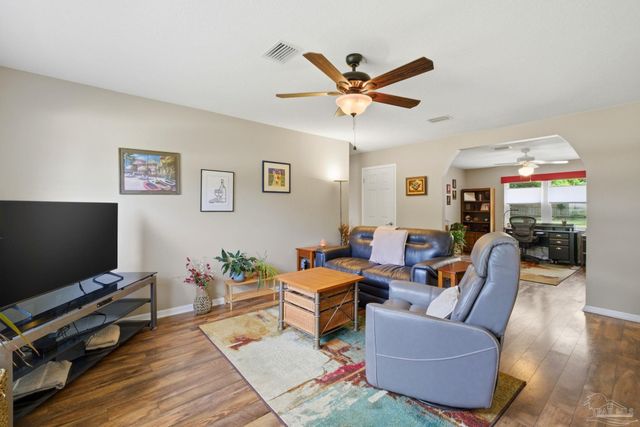 10827 Berryhill Rd, Pensacola, FL 32506