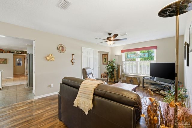 10827 Berryhill Rd, Pensacola, FL 32506
