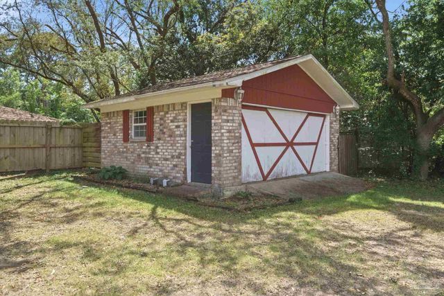 10827 Berryhill Rd, Pensacola, FL 32506