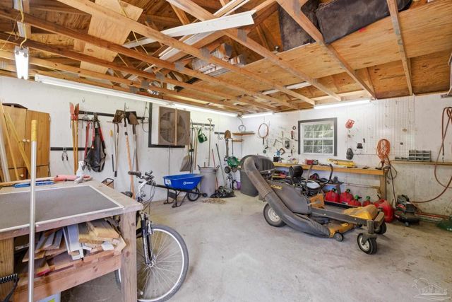 10827 Berryhill Rd, Pensacola, FL 32506